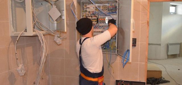 ремонт коттеджей в Тюмени услуги сантехника и электрика